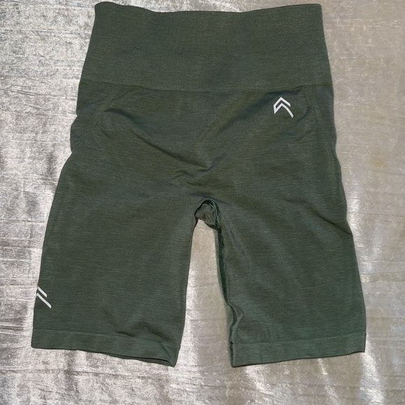 Oner Active Sage Green Effortless Cycling Shorts and Strappy Bralette (S) - Picture 7 of 11